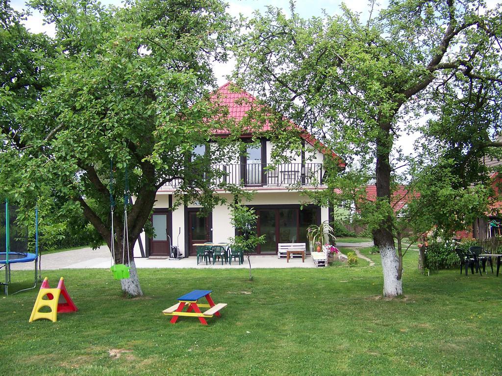 Agroturystyka W Jabloniowym Sadzie Jezyce Exterior foto
